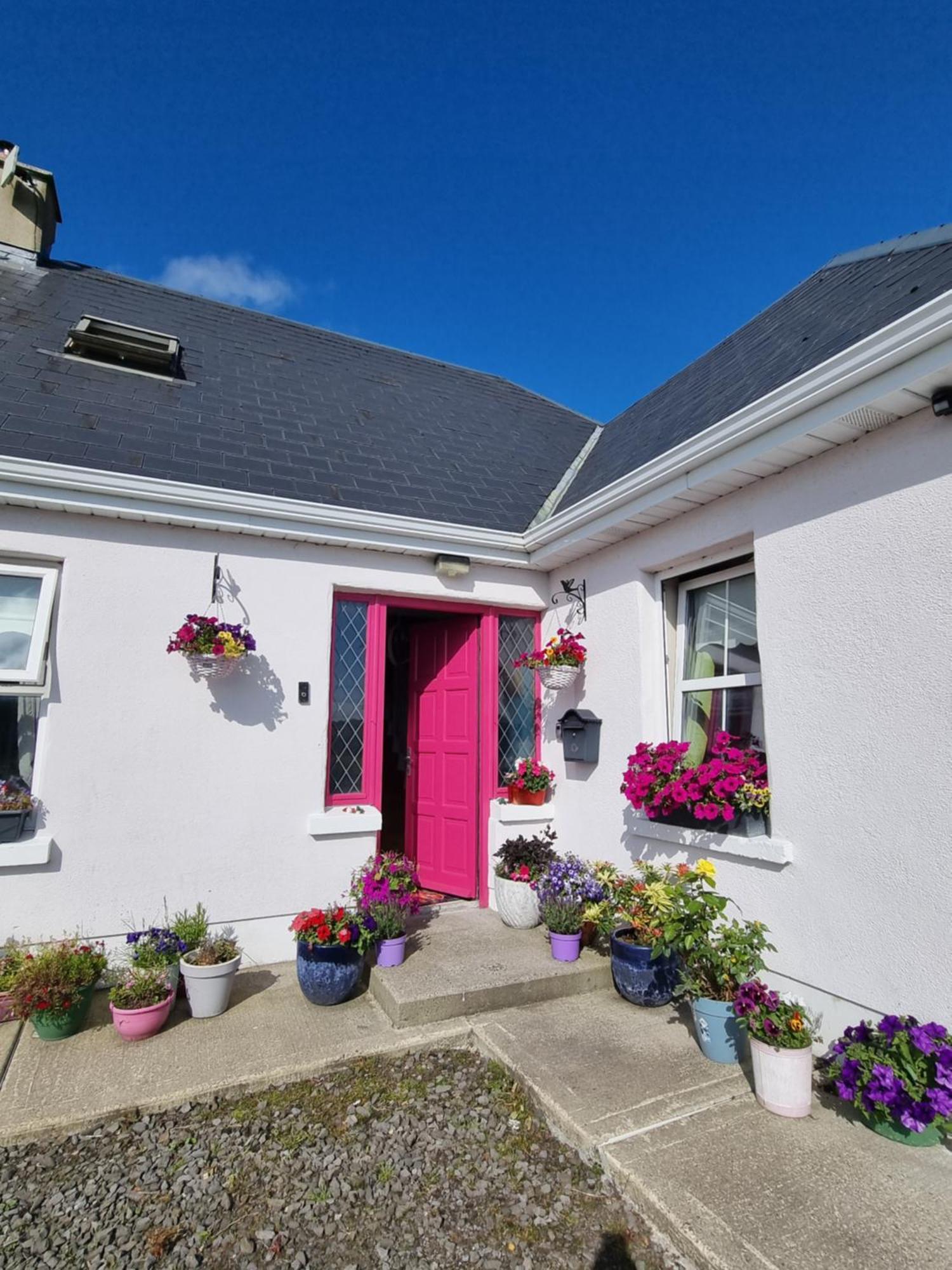 Ferienwohnung The Pink Door Killala Exterior foto